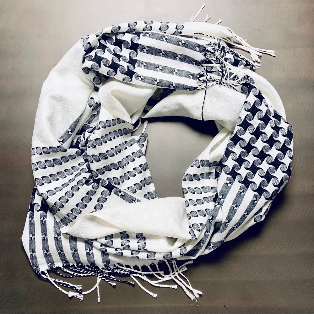 Woven Black & White Scarf